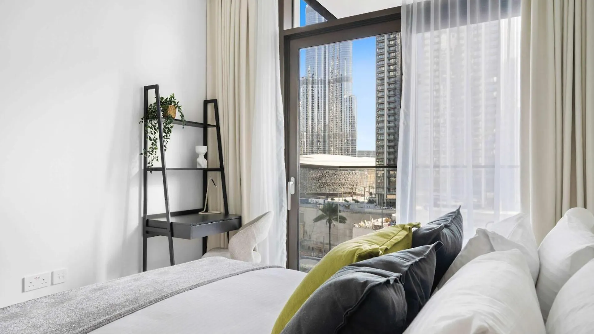 Silkhaus Burj Khalifa View 1Bdr In Burj Crown Apartment Dubai